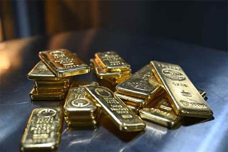 أسعار الذهب تواصل تكبد الخسائر وتهبط دون 4000 دولار للأوقية