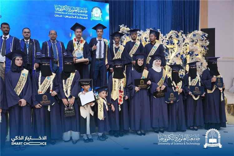 بحضور رسمي وأكاديمي غفير.. جامعة العلوم والتكنولوجيا بـ عدن تحتفي بتخريج الدفعة الـ 30