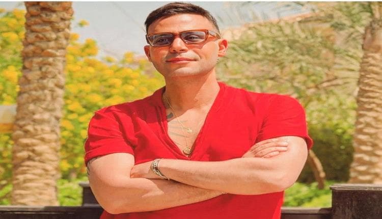 محمد إمام يكشف سر الظهور النادر لـ زوجته وابنتيه في عرض «صقر وكناريا»