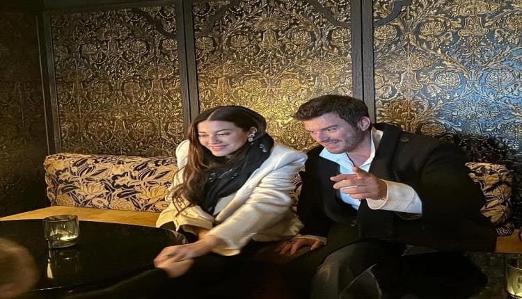 النجم التركي كيفانش تاتليتوغ يستعرض أناقته بإطلالة جذابة