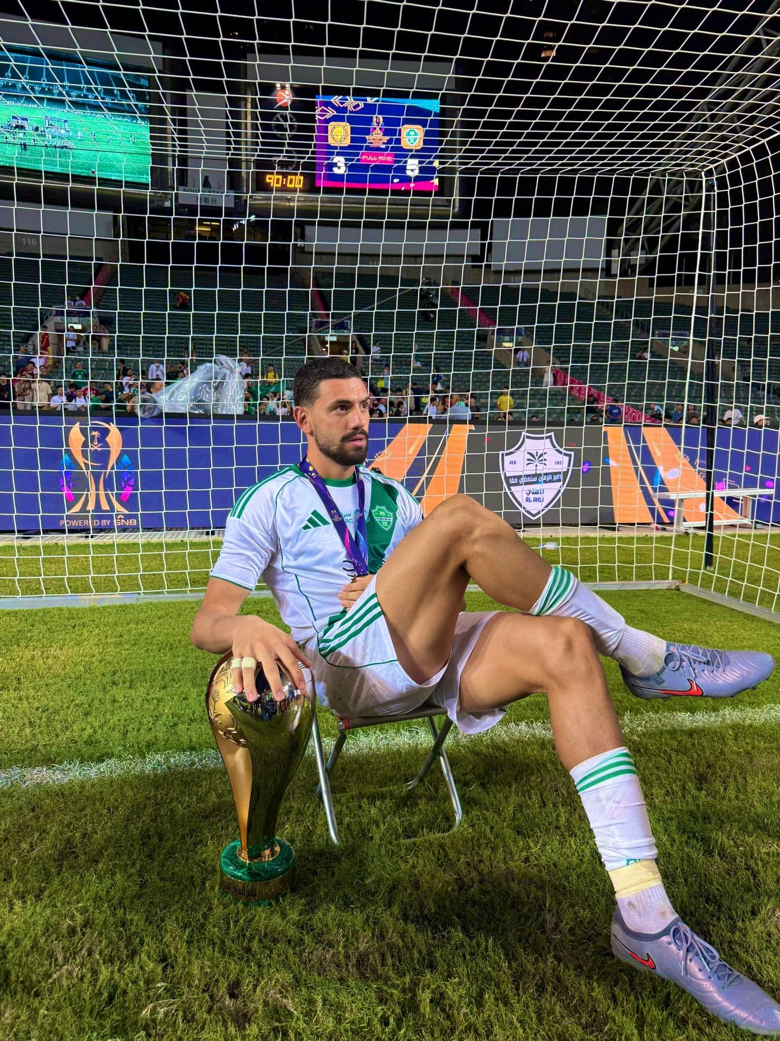 بعد «بوست» القادسية.. دميرال يرد بتغريدة مثيرة