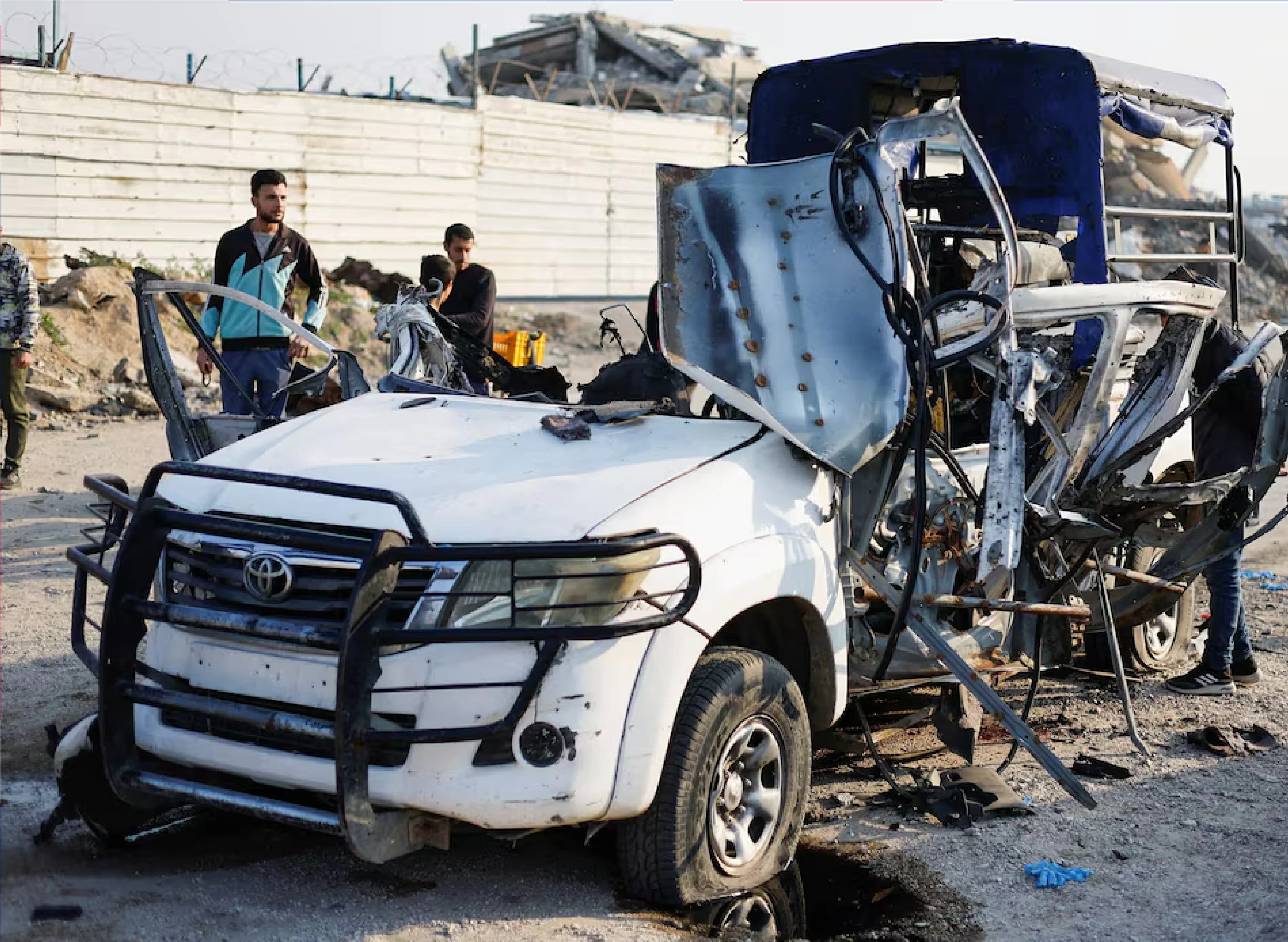 إسرائيل تقتل 16 فلسطينياً.. وفد من حماس في القاهرة لبحث استكمال تنفيذ اتفاق غزة