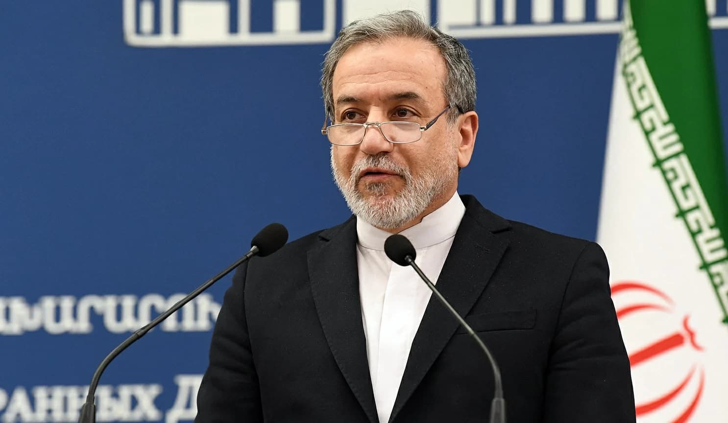 عراقجي: مضيق هرمز ليس مغلقاً ويخضع لضوابط