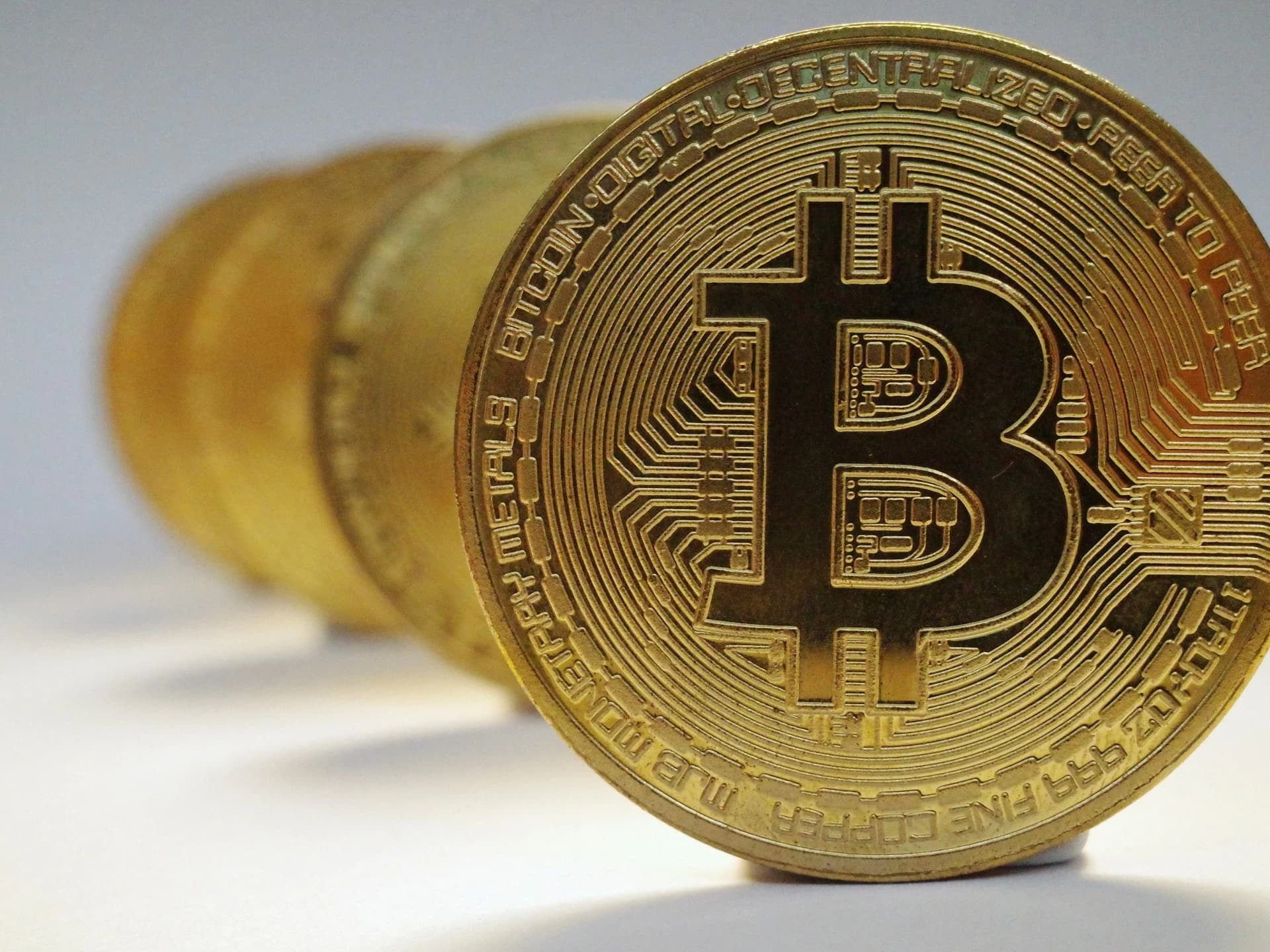لأدنى مستوى سعري.. «بتكوين» تتراجع إلى 66,223 دولاراً
