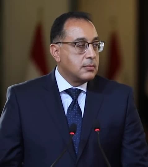 بعد إغلاق المحلات مبكراً.. كم تستهدف مصر من خفض إنتاج الطاقة؟