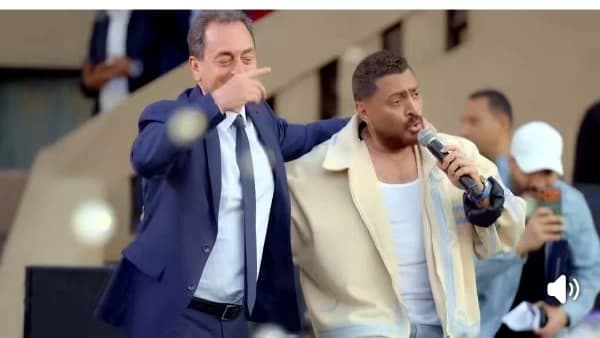 شارك في الدبكة الشامية.. تامر حسني: السفير الفرنسي فرفوش