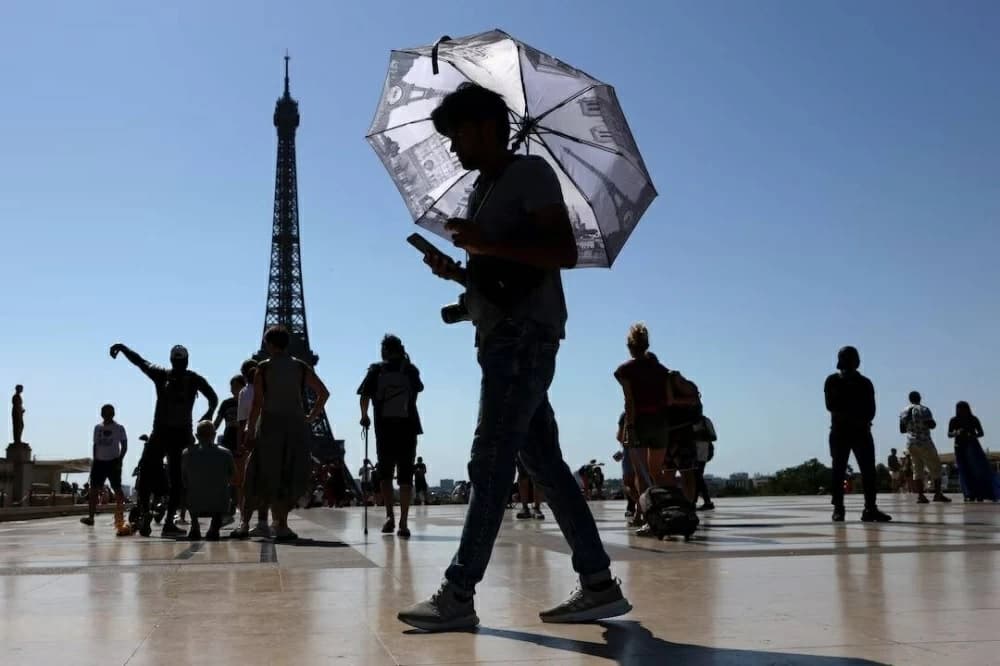 فرنسا تعلن إنذاراً أحمر غير مسبوق بسبب موجة حر خانقة