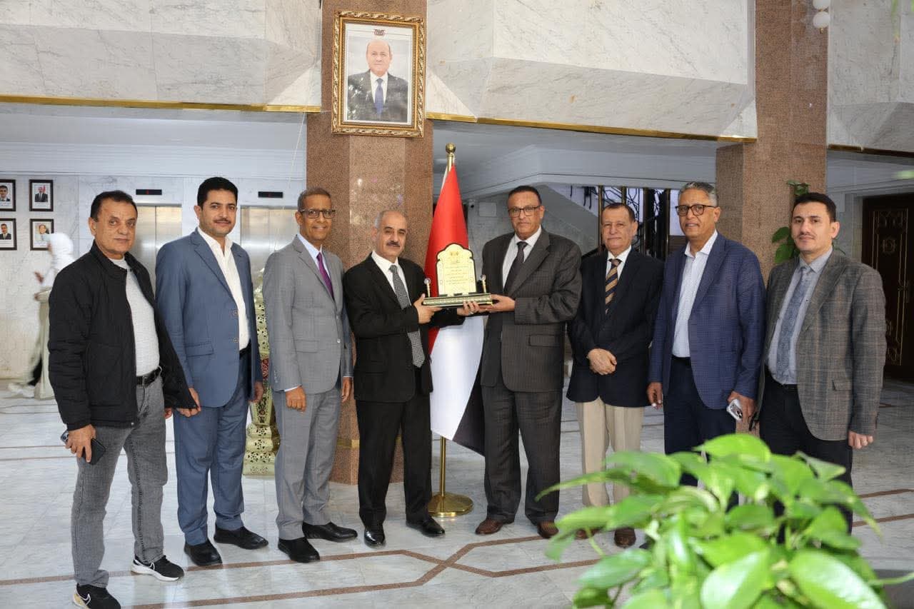 السفارة اليمنية تكرم مدير الخطوط الجوية اليمنية