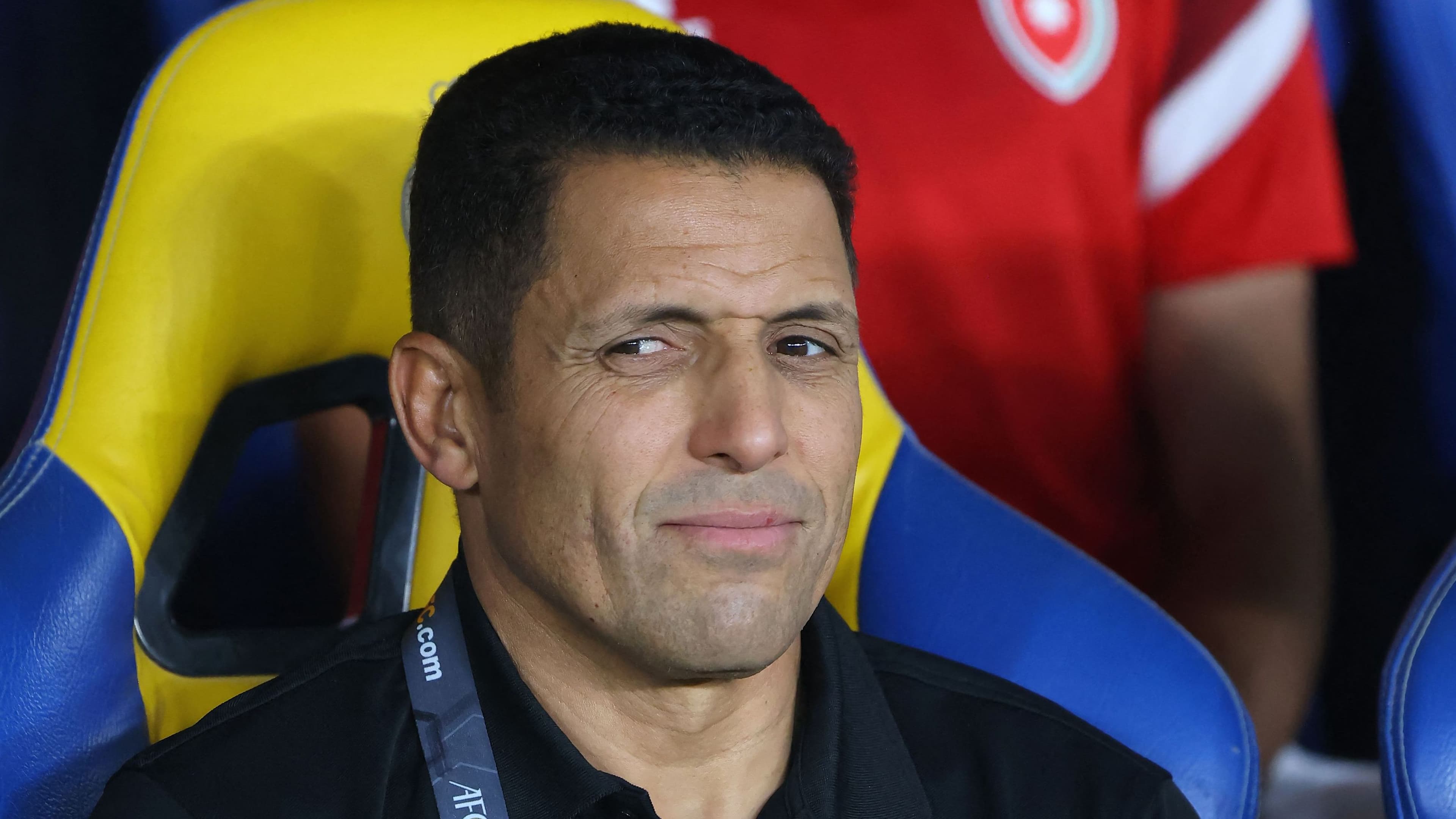 مطالب خيالية تبعد عموتة عن تدريب منتخب خليجي