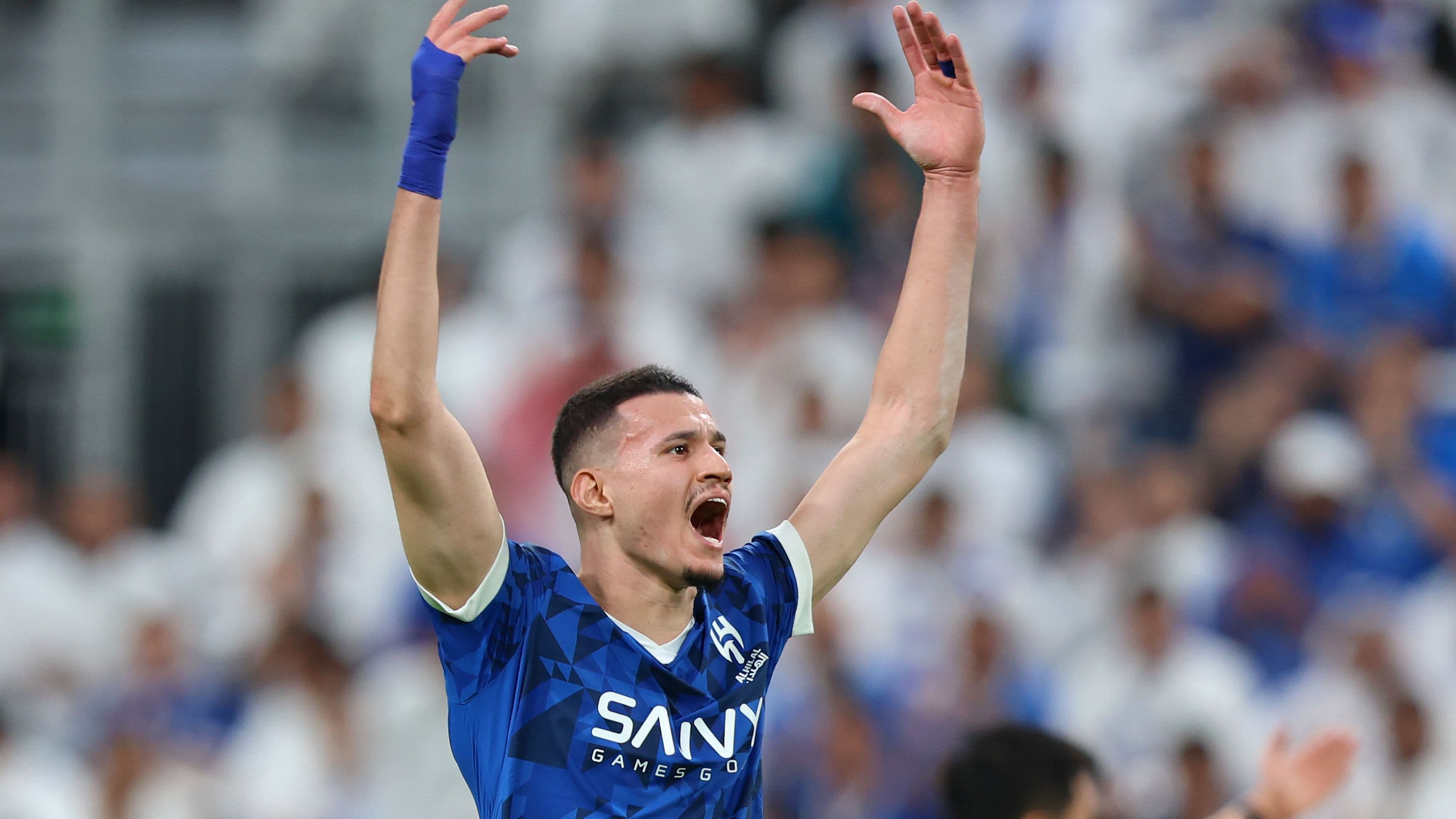 بالصور.. الحمدان يستولي على إرث دوران في النصر