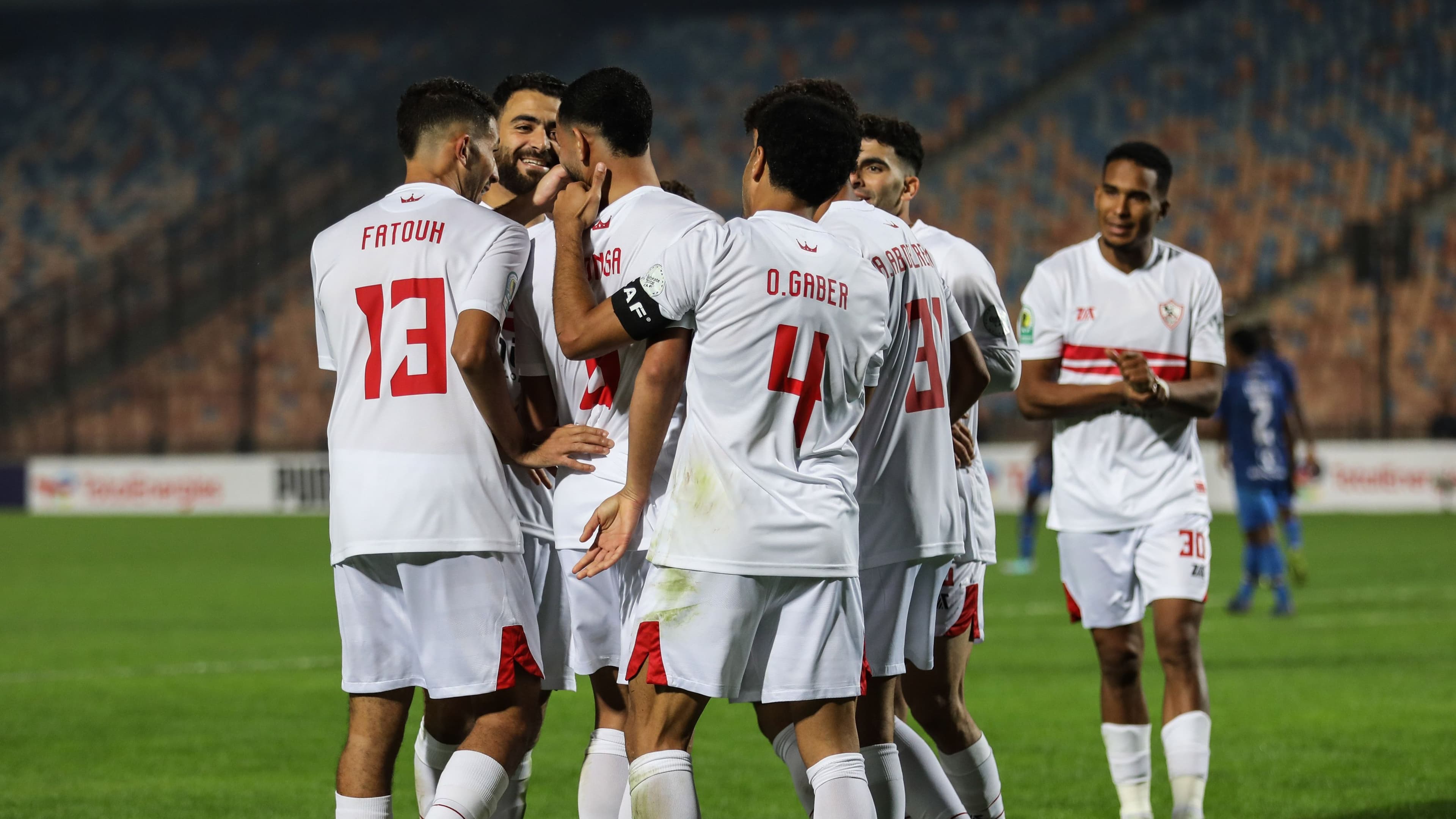 أزمة قوية قبل موقعة الزمالك.. بلوزداد يوقف مدربه