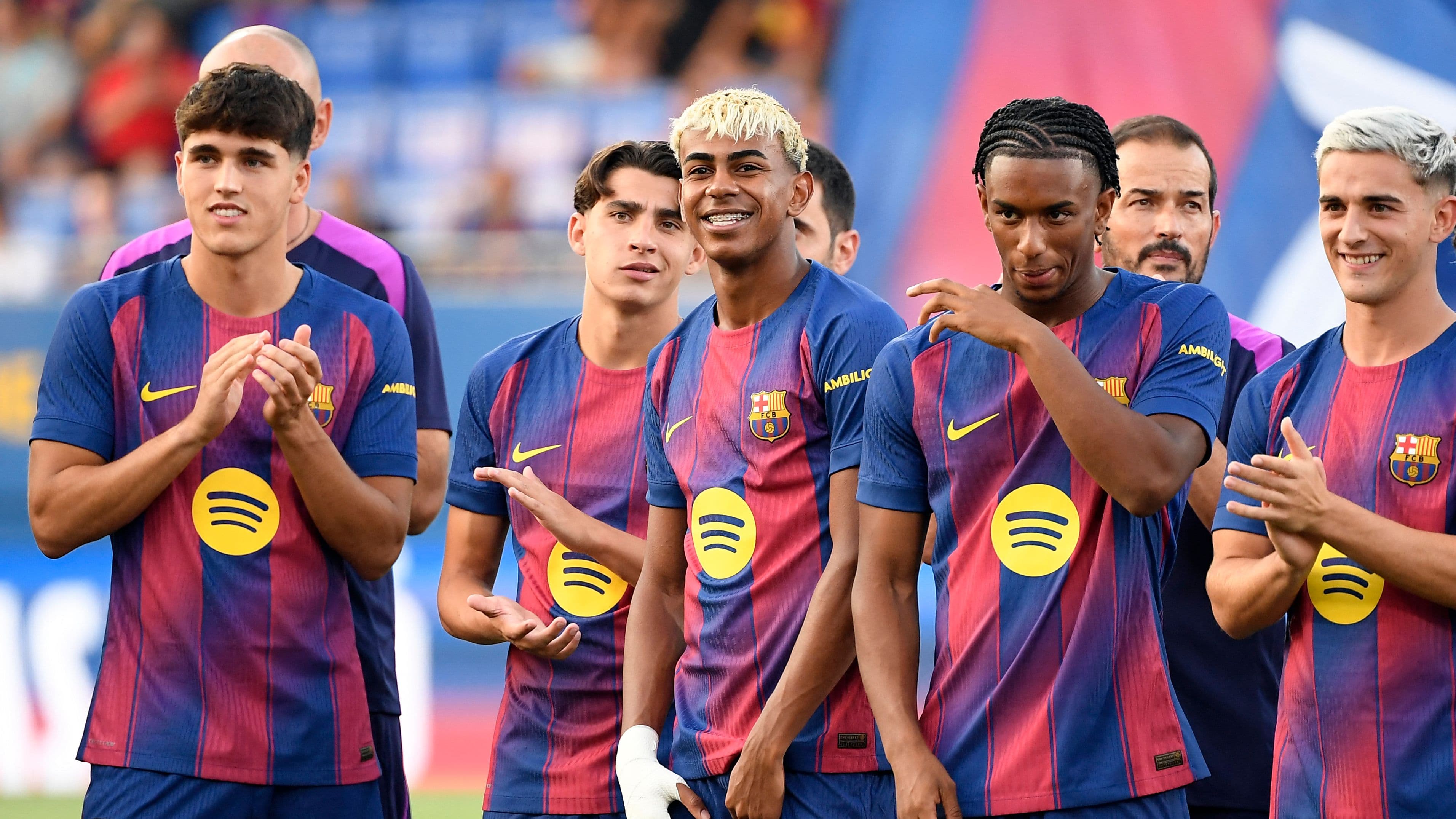 بعد 8 أعوام.. برشلونة يعلن رحيل لاعبه باتفاق خاص