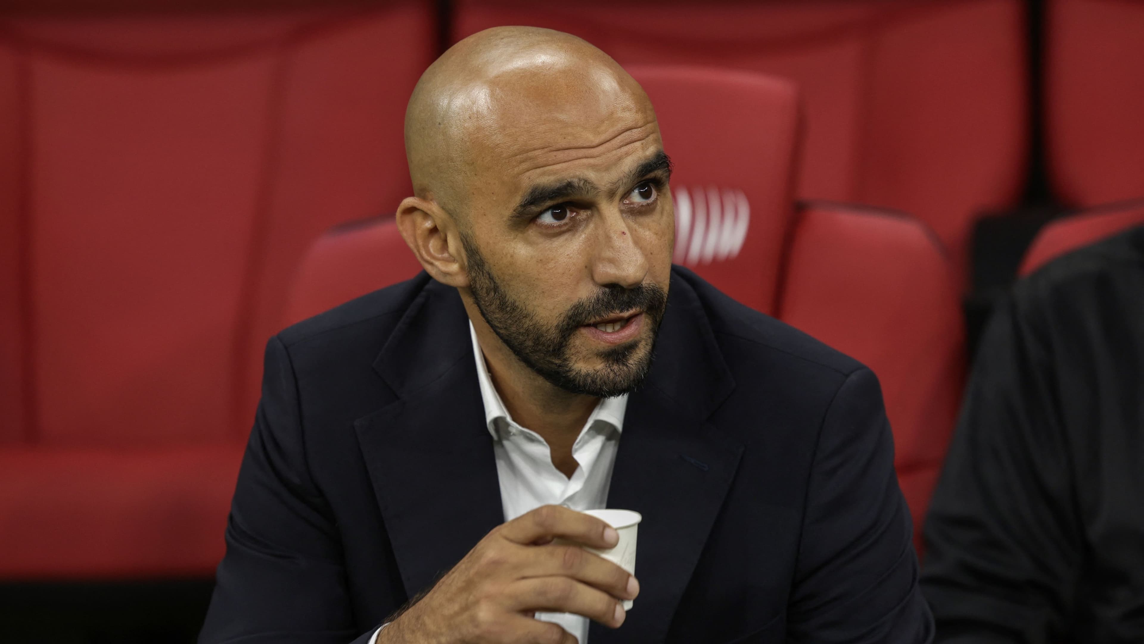 "يفضل مشروعًا آخر".. الركراكي يدير ظهره لجميع العروض العربية