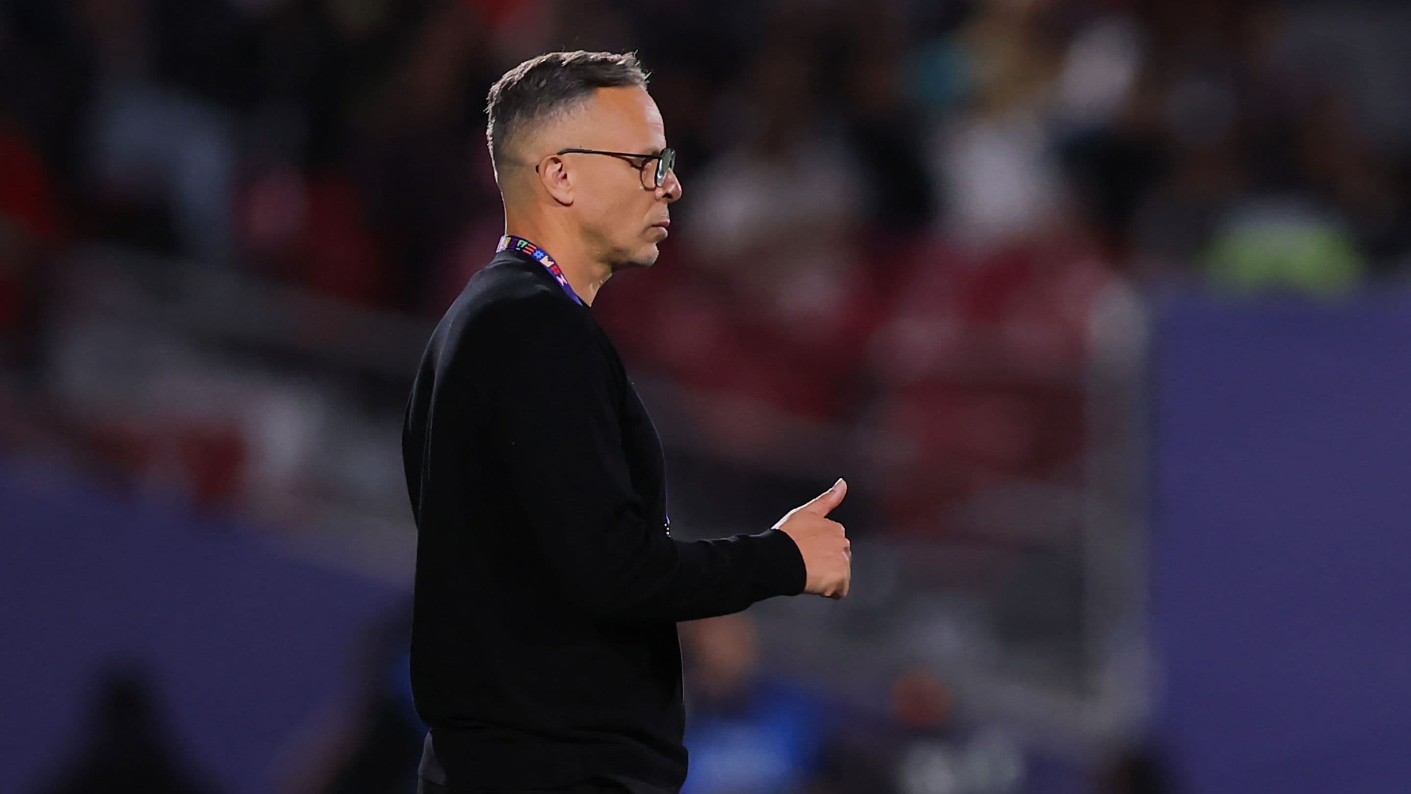 وهبي يوجه رسالة نارية لنجوم المغرب.. ويستبعد الثورة