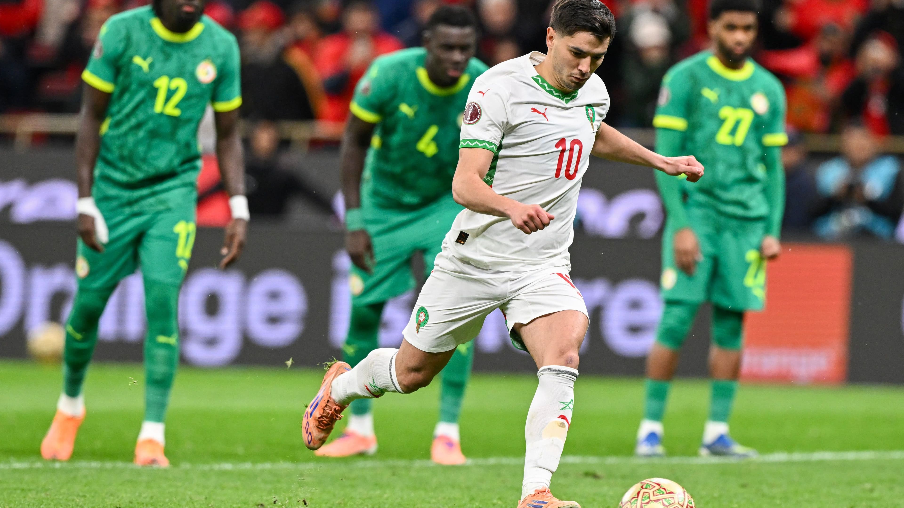 بالفيديو: لعنة بانينكا مستمرة.. جماهير السنغال تسخر من دياز
