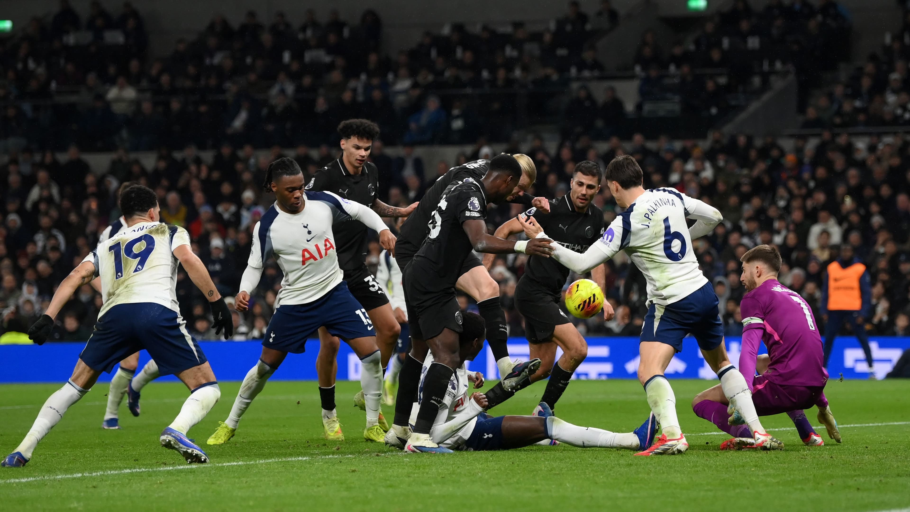 مغامرة توتنهام مع مانشستر سيتي: تعادل مثير في الدوري الإنجليزي