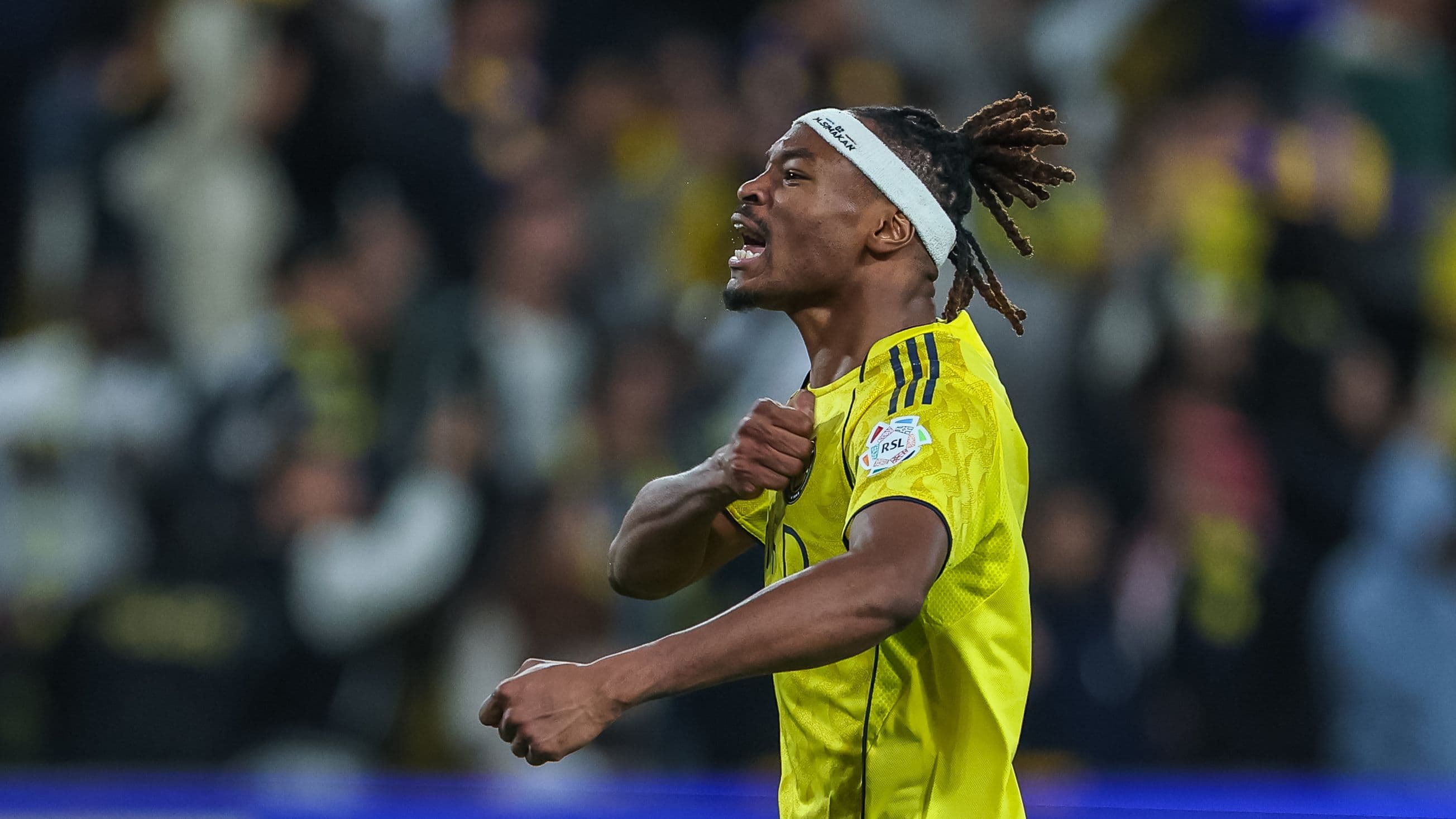 بالفيديو.. تعليق مثير من سيماكان بعد هدفه القاتل ضد نيوم