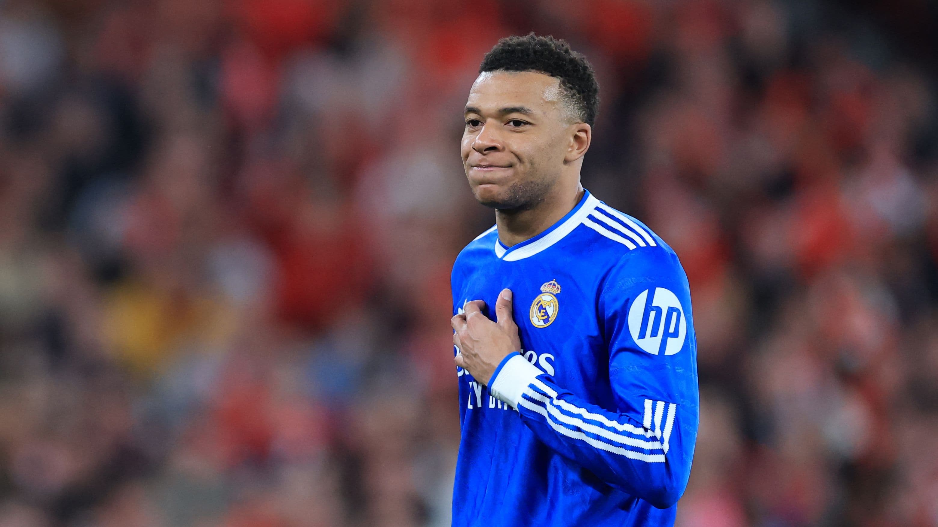 بالصور: مبابي يزين جذوره الكاميرونية بمبادرة رائعة