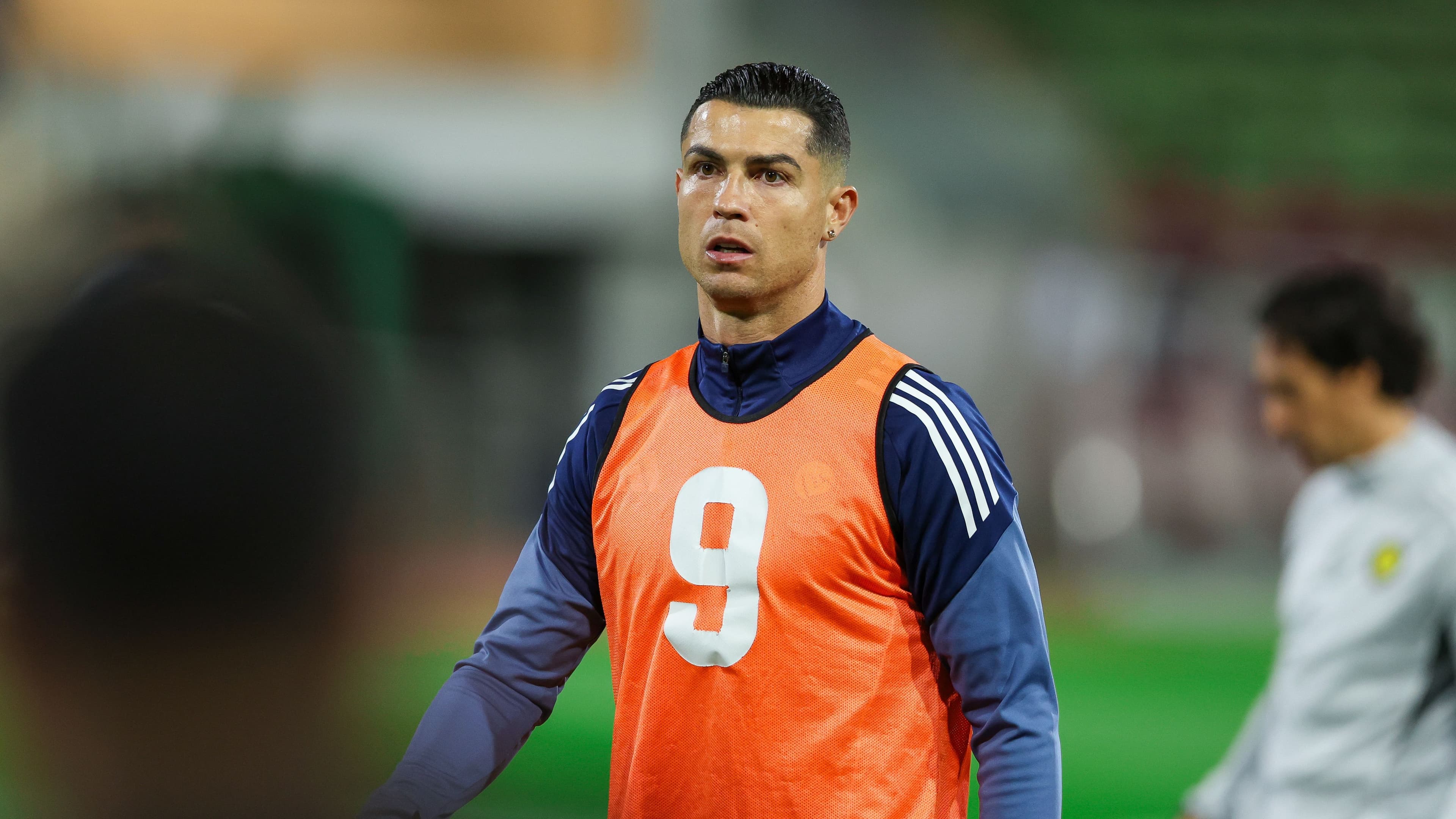 لاعب القادسية: رونالدو جعلني أعيش أطول دقيقة في حياتي!