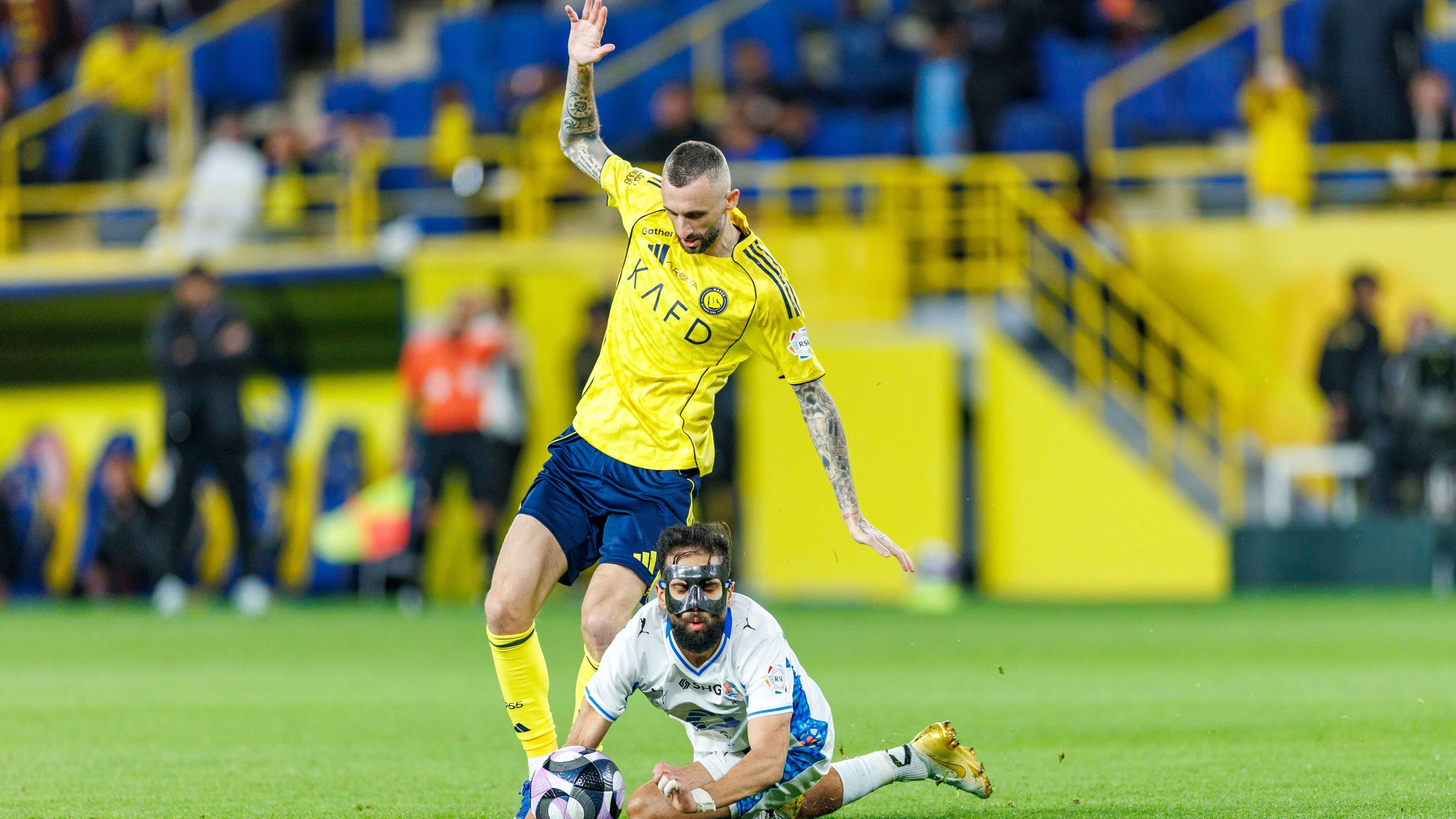 خبير تحكيمي: بروزوفيتش نجا من عقوبة الطرد أمام نيوم!