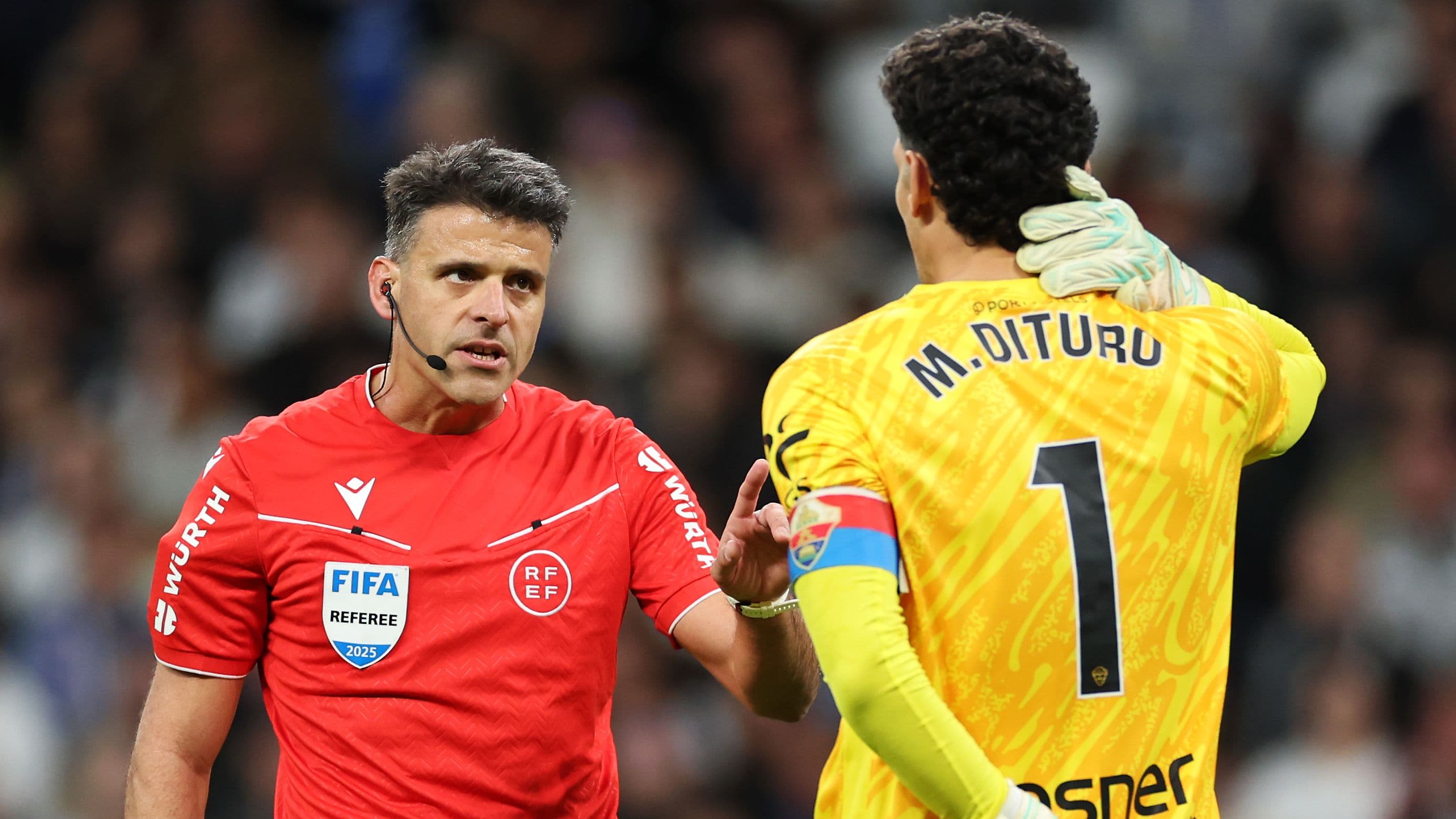 خطأ كارثي يشوه تقييم حكم لقاء الريال وإلتشي