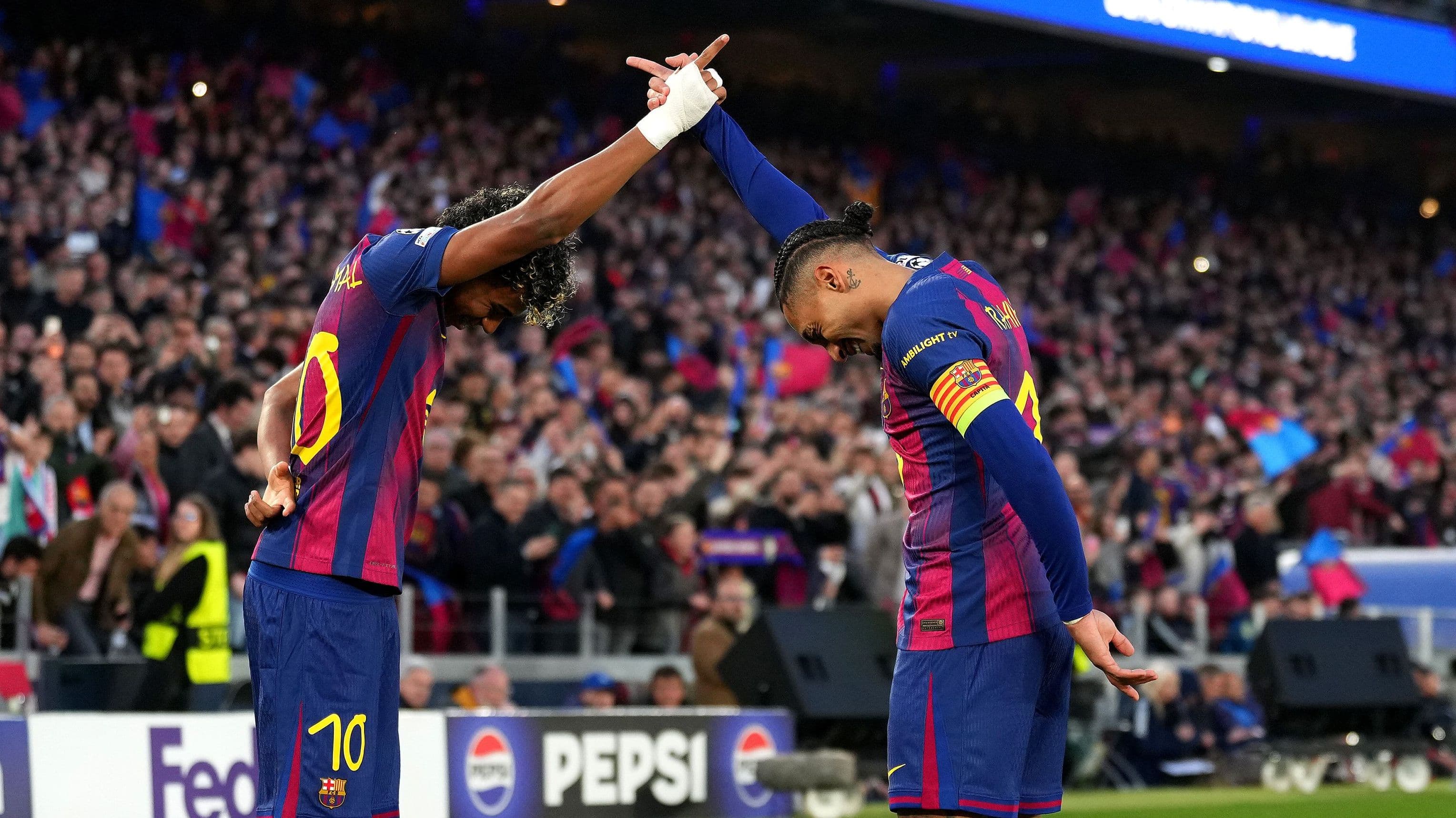 رافينيا يفسر تصرفه الغامض مع يامال