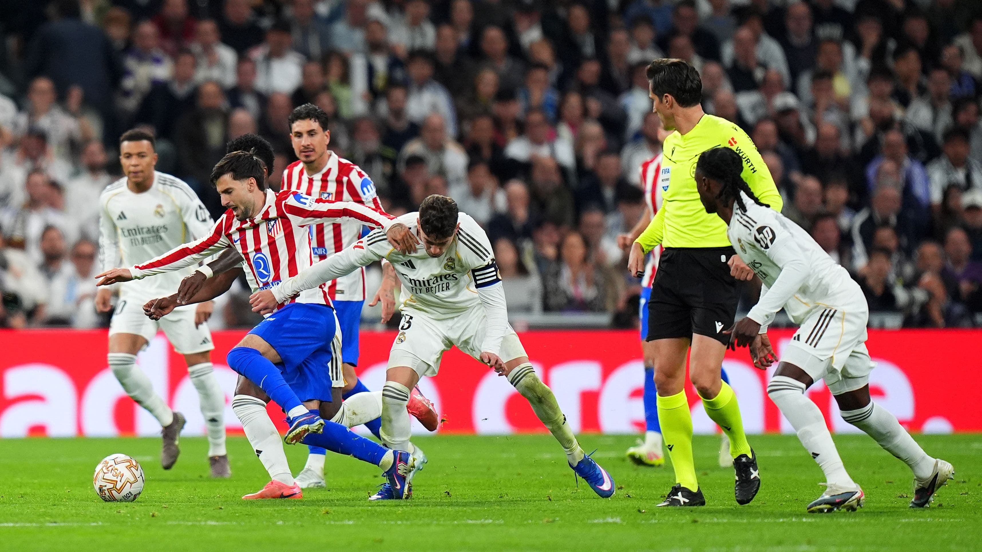 قناة ريال مدريد عقب الديربي: الحكم حاول تدمير الملكي
