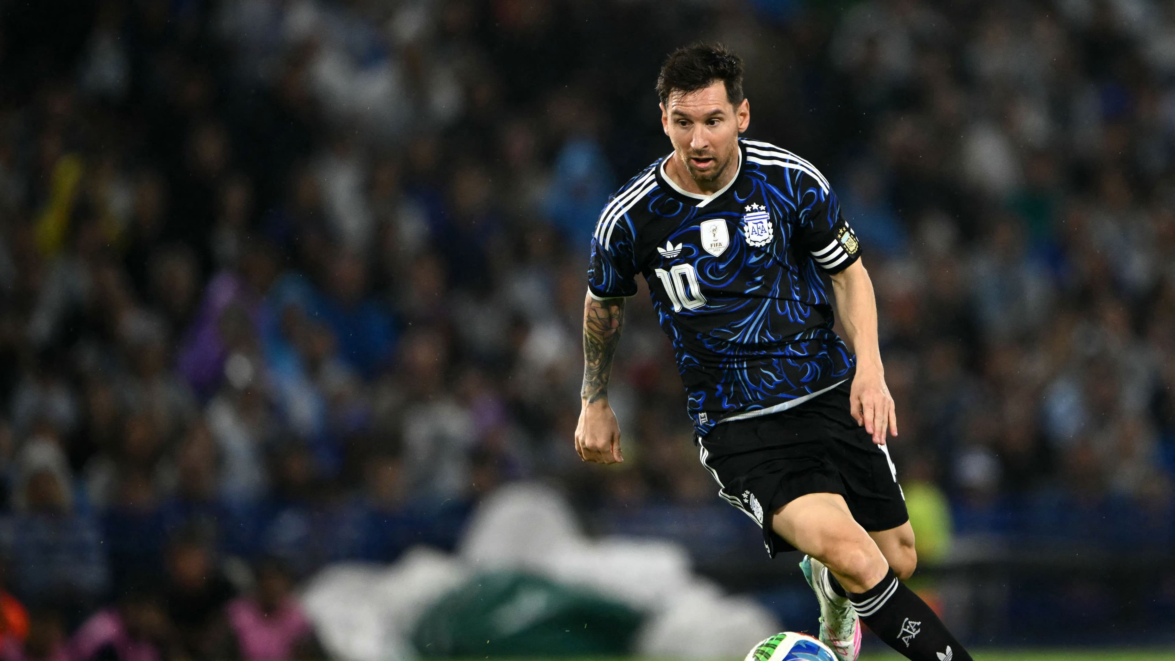 صورة: ميسي يثير فتنة داخل منتخب موريتانيا