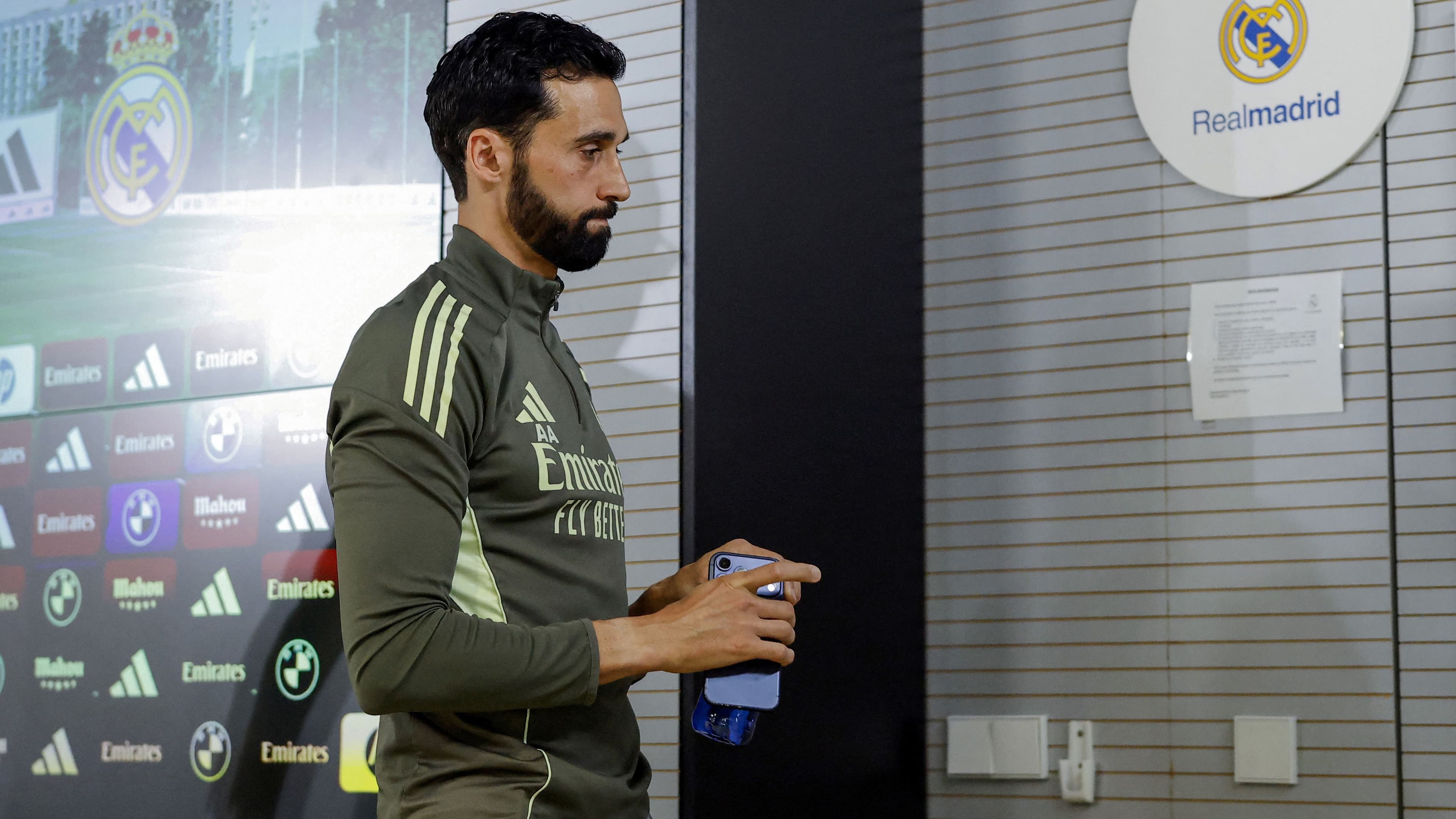 أربيلوا يضع يده على "جاسوس" ريال مدريد