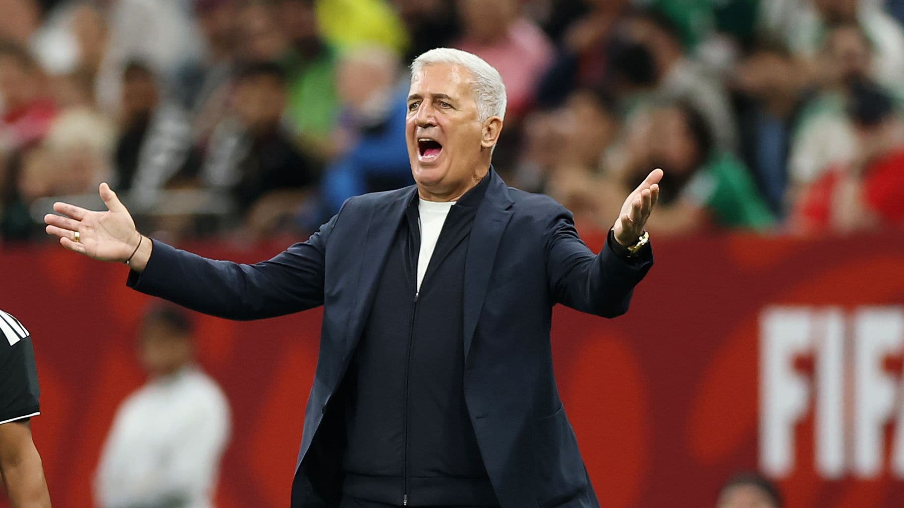 جمهور الجزائر يهاجم بيتكوفيتش بعد الخروج من كأس العالم