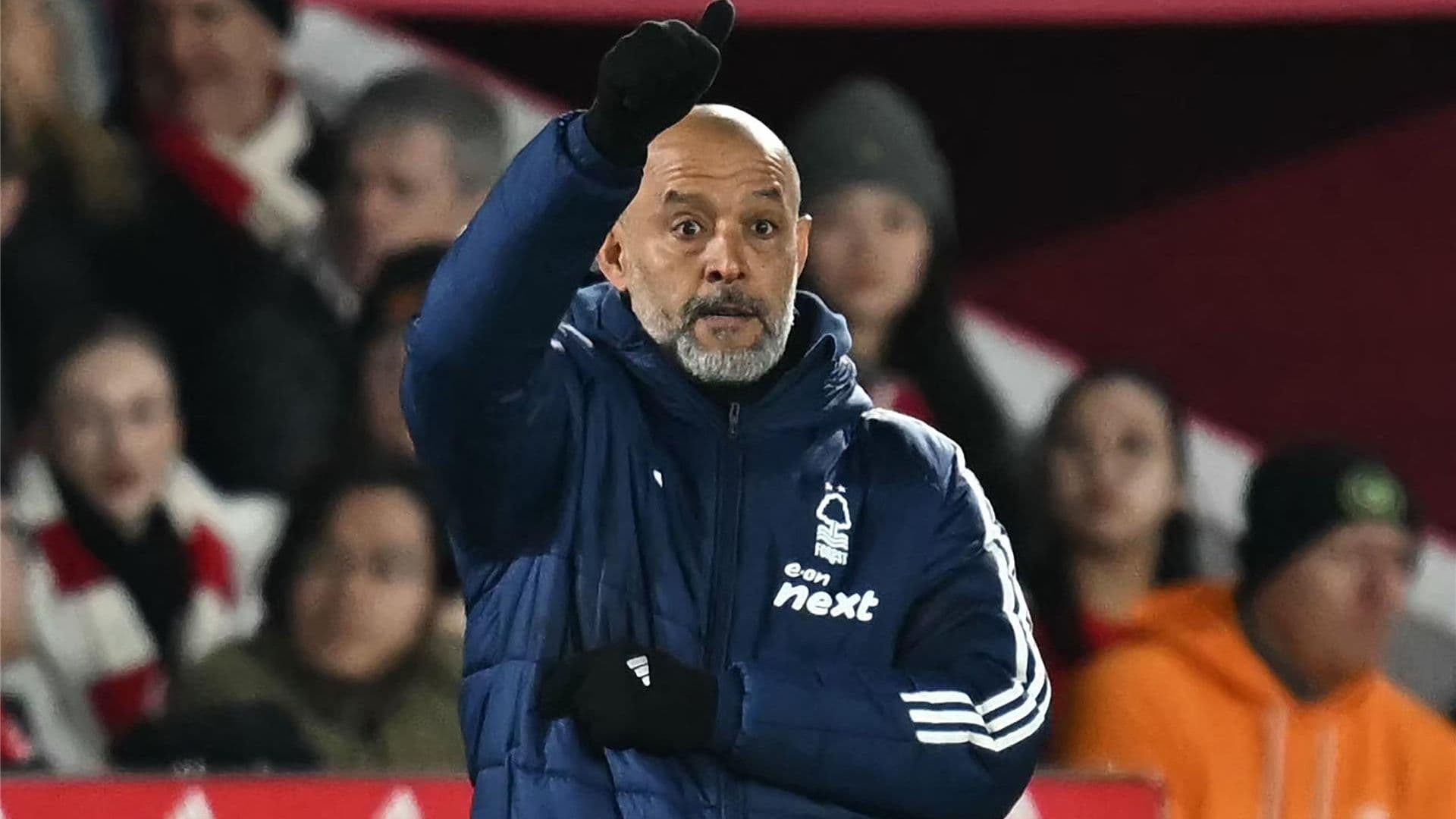 سانتو "ينفجر" وينضم لمنتقدي "الفنون المظلمة" لأرسنال