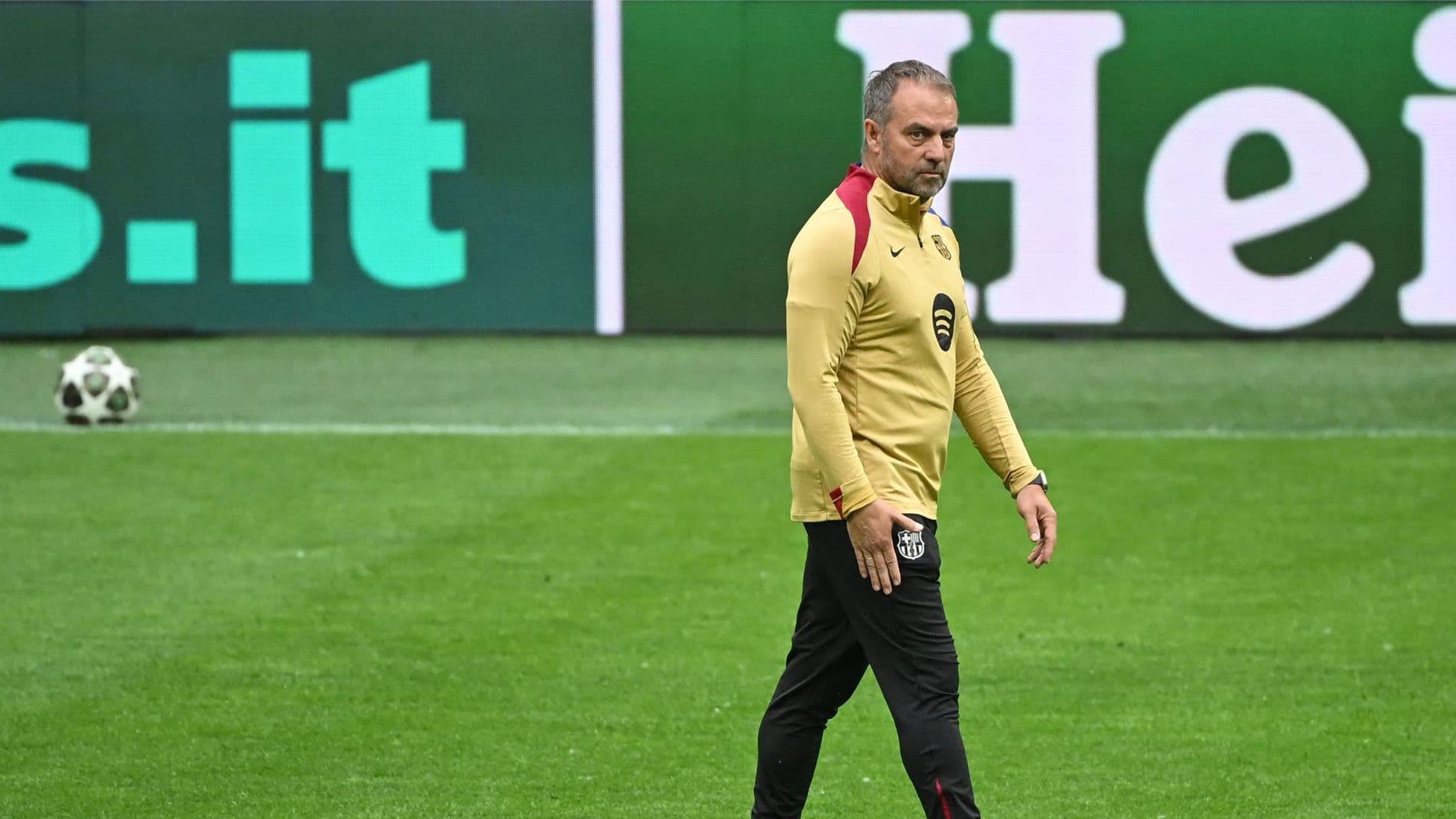 فليك يستقر على تغييرين في تشكيل برشلونة أمام نيوكاسل