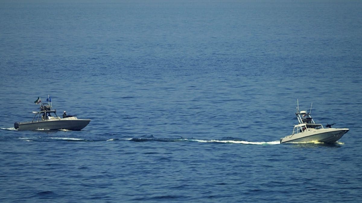 ألغام محتملة في هرمز: ترامب يهدّد بردّ "غير مسبوق".. والحرس الثوري يتحدّى