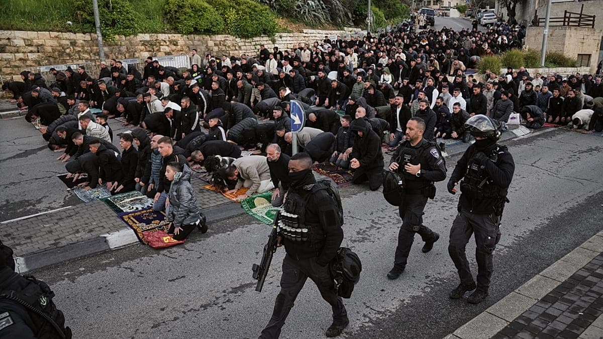 حزنٌ يخيم على القدس.. إسرائيل تمنع صلاة العيد في المسجد الأقصى لأول مرة منذ عقود