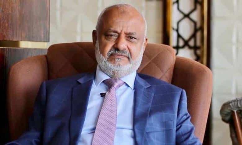 محافظ الحديدة يعزي رجل الأعمال وعضو البرلمان عبدالجليل ثابت في وفاة شقيقه