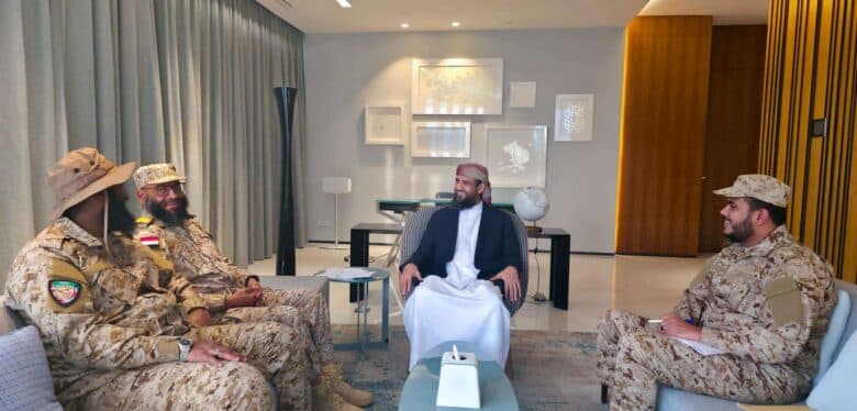 المحرّمي يبحث مع قائد المنطقة العسكرية الأولى مستجدات الأوضاع الأمنية والعسكرية في وادي وصحراء حضرموت