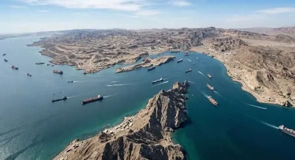 عقب وقف مؤقت للنار.. طهران ترضخ لفتح مضيق هرمز