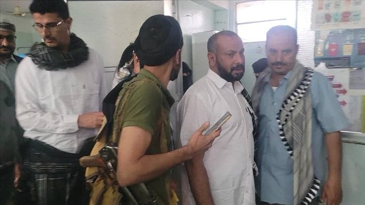 محافظ الضالع يتفقد مستشفى النصر ويشارك المرضى والطواقم فرحة العيد