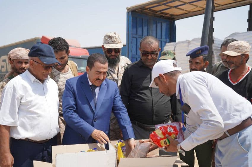 حجة ت ثاني قافلة غذائية سعودية لمساعدة النازحين والأسر المحتاجة