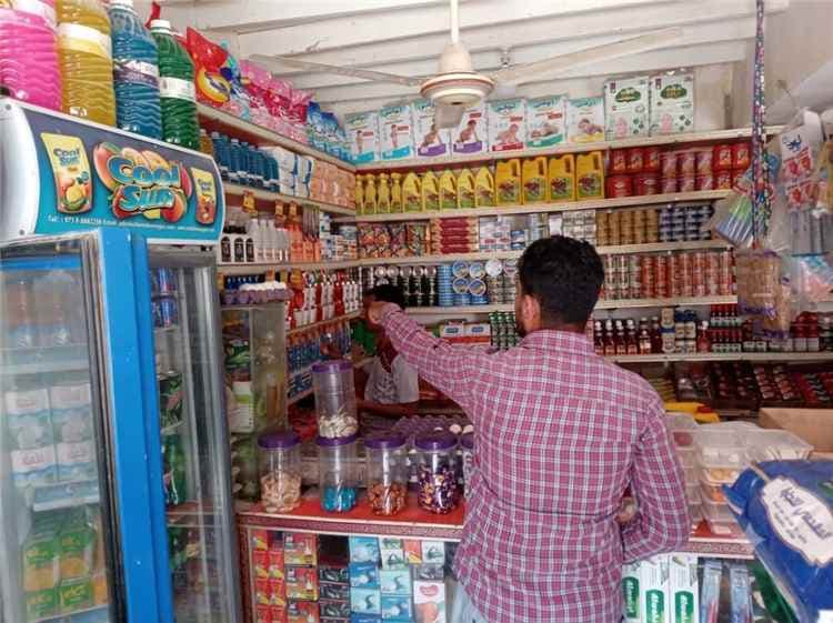 مدير الصناعة والتجارة يوجه فريق الأسواق لمعاينة سلامة مناطق تجارية في مكلا