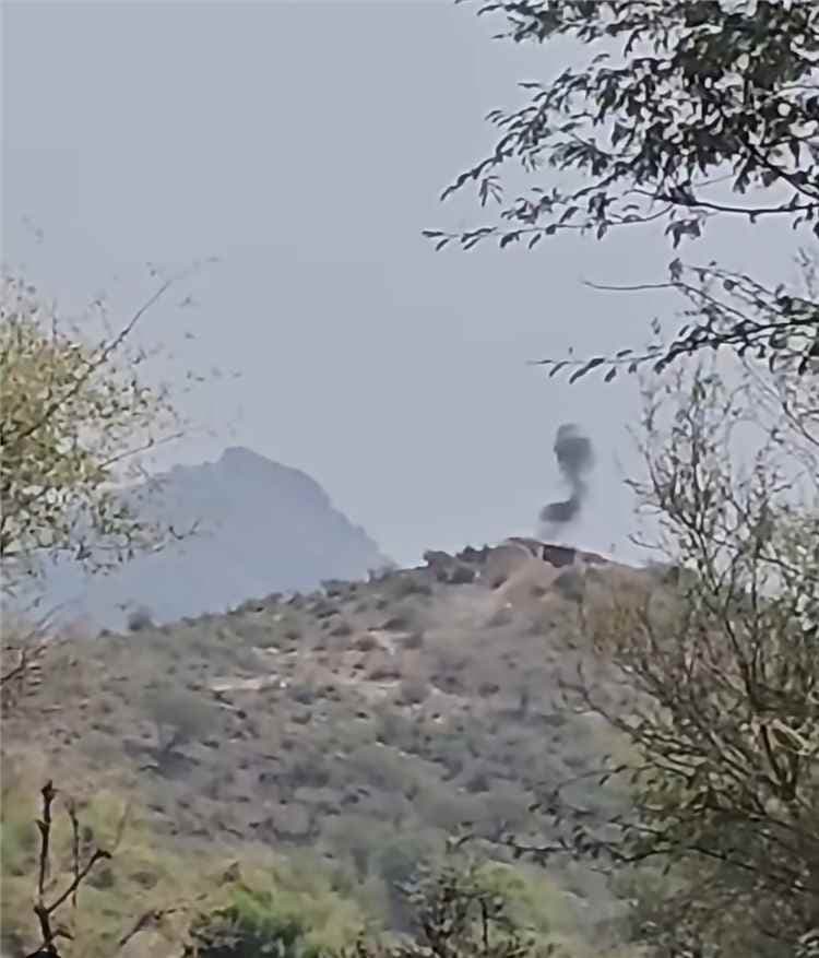محور تعز يكشف عن ضربات موجعة تلقتها مليشيا الحوثي غربي تعز وتفاصيل هجوم مشترك مع المقاومة الوطنية