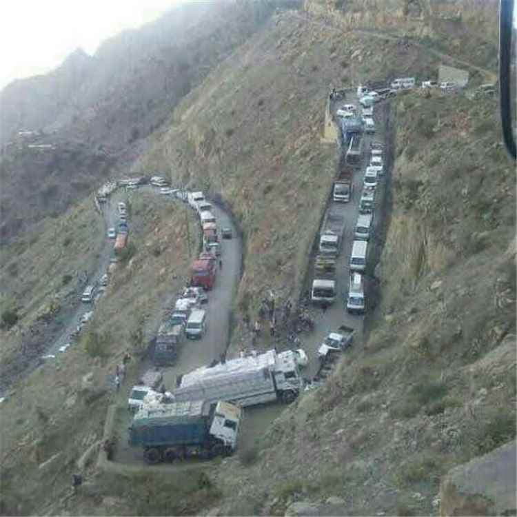 دماء على الإسفلت.. مجزرة حوثية جديدة على طريق هيجة العبد جنوب تعز
