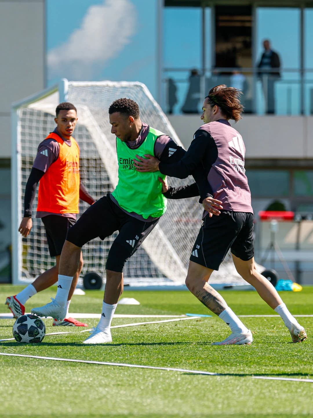 العائدون الأربعة يرافقون ريال مدريد لمواجهة مانشستر سيتي