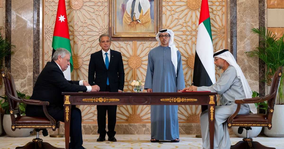 الإمارات والأردن توقعان اتفاقيات إطلاق مشروع سكة حديد العقبة