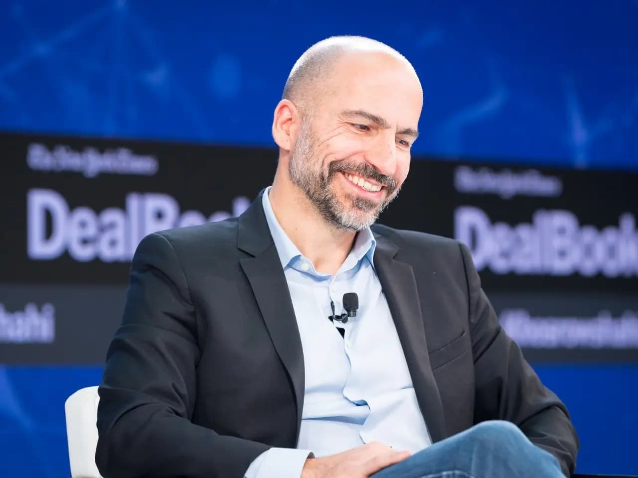 موظفو أوبر يطورون نسخة ذكاء اصطناعي تحاكي الرئيس التنفيذي استعدادًا للاجتماعات